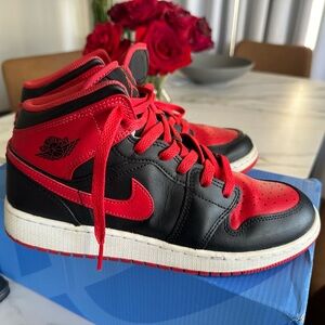 6.5Y Jordan 1's Red/Black
